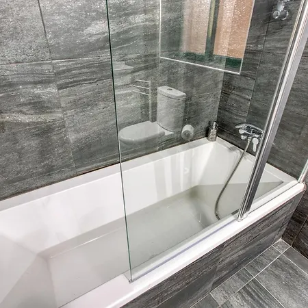 Modern Haven דירה
